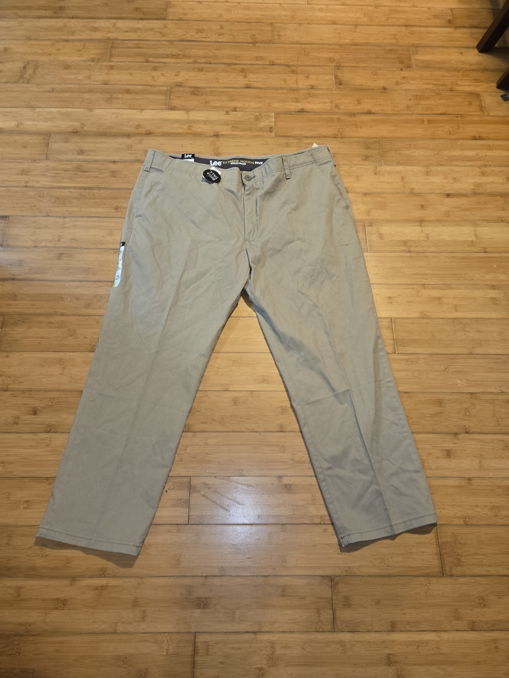 NEW Lee Extreme Motion MVP Pants Mens 44x29 Khaki Relaxed Straight Stretch Chino